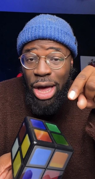 8bitclosedfist reviewing WOWCube