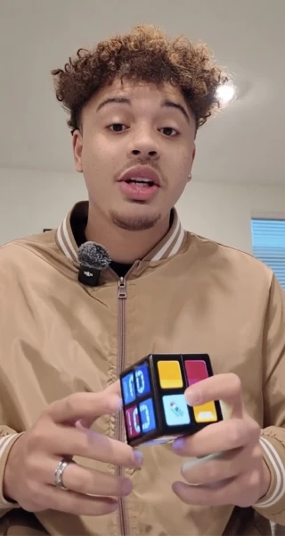 imjustkryptic reviewing WOWCube